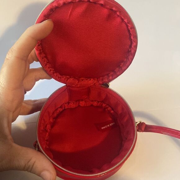 Marc Jacobs Red Patent Leather Mini Circle Crossbody Handbag New in Plastic - Picture 5 of 7